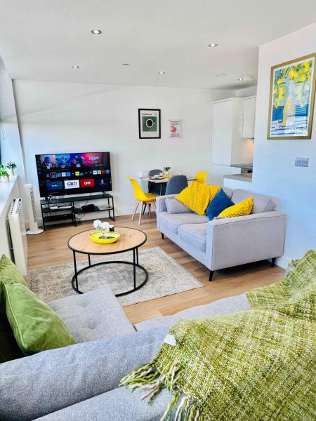 1 Bed Old Trafford Flat Free Parking - Altrincham