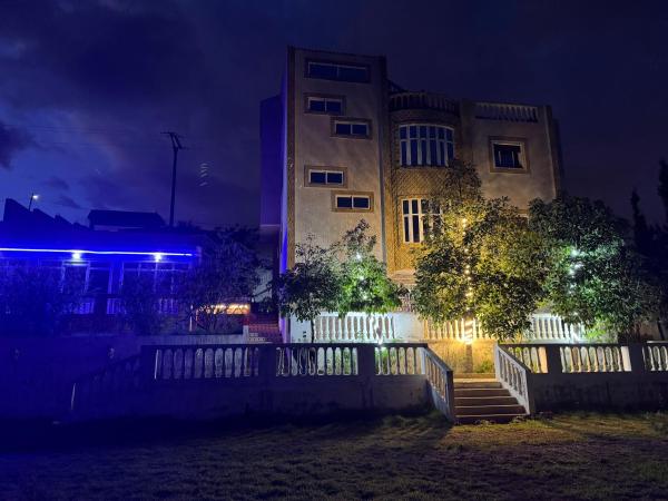 写真にはEl Maassem市にあるvilla victoriaが写っています。