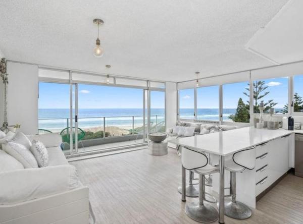 Oceanfront Serenity At Main Beach - Gold Coast