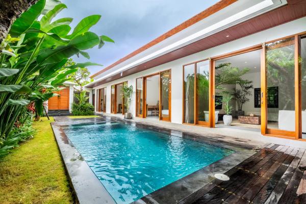 The R Villa Merapi - Shared Villa - Canggu