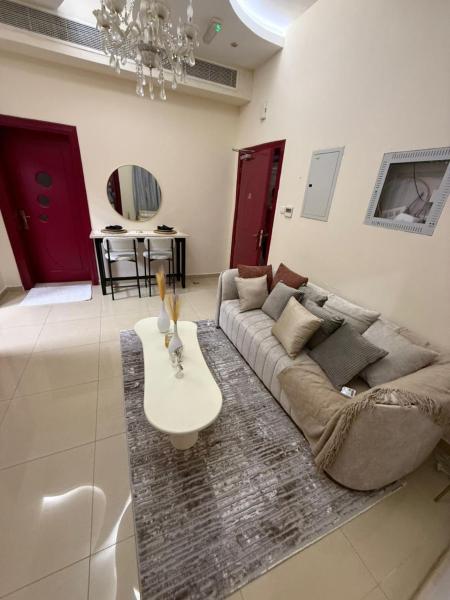 写真にはAl Mu‘taraḑ市にあるBloomfields Modern 1Br Apt Brieki Al Ainが写っています。