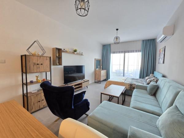 Studio Apartments with Pool Access at Caesar Resort photo 6