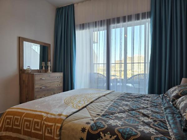Studio Apartments with Pool Access at Caesar Resort photo 2