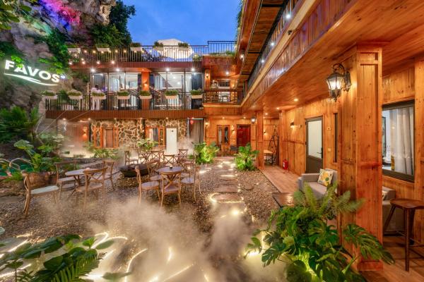 A la foto es mostra l'objecte Favos Ninh Binh Hotel & Villas situat a la ciutat de Vũ Lâm.