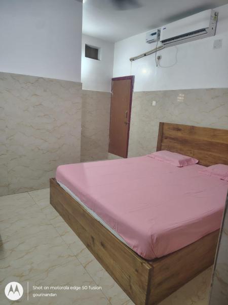 A la foto es mostra l'objecte Gourinandan lodge situat a la ciutat de Puri.