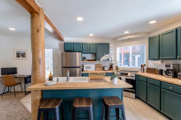 Cute Modern 2 Bed Retreat, A Perfect Basecamp - Fraser, CO