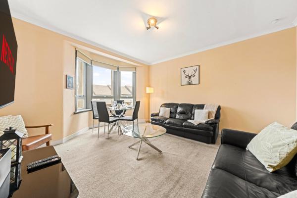 Bright & Modern Family Flat near City Centre, Glasgow