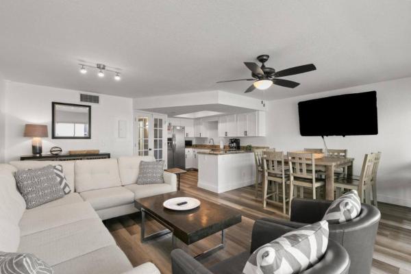 Beach Getaway 4min Walk To The Beach, Water Views On Every Floor, Boat Dock, Free Parking - Dunedin, FL