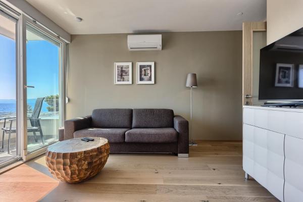 På bildet vises objektet Seaside Apartments, Znjan Beach som ligger i byen Split.
