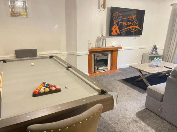 A la foto es mostra l'objecte Easystays Baby Mansion Can Sleep 18 situat a la ciutat de Glenfield.