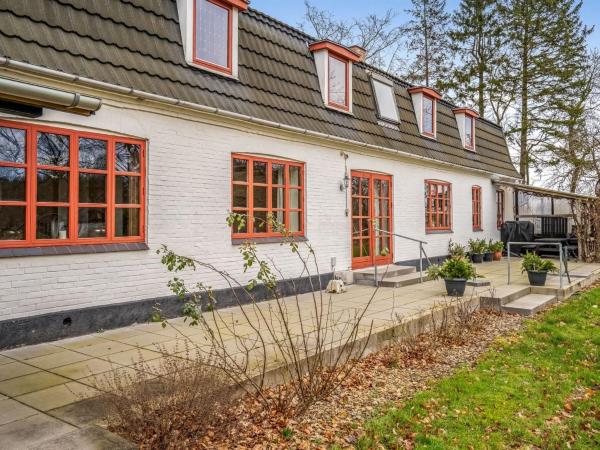 På bildet vises objektet Holiday Home Eva - 9km to the fjord by Interhome som ligger i byen Birkelse.