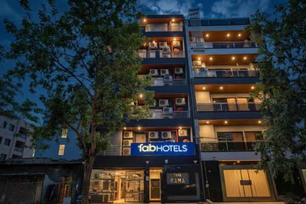 På bilden syns objektet FabHotel Rama I som ligger i staden Bawāna.