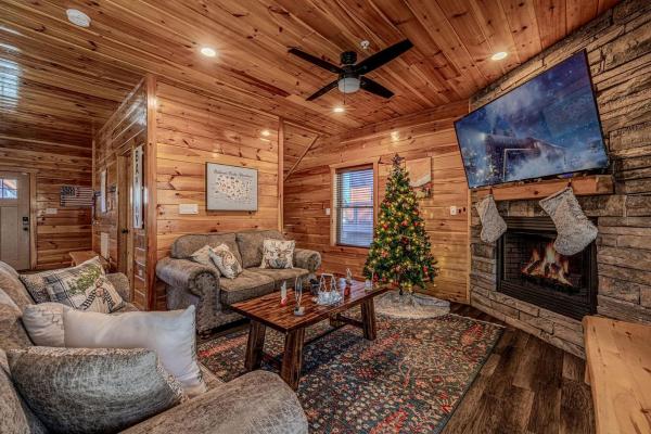 Charming Mountain Cabin With Theater Room And Pool Table In Tennessee - Gatlinburg, TN