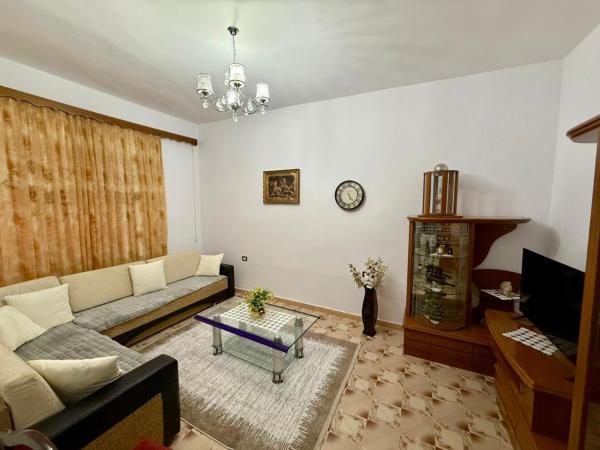 A la foto es mostra l'objecte Happy Home situat a la ciutat de Berat.