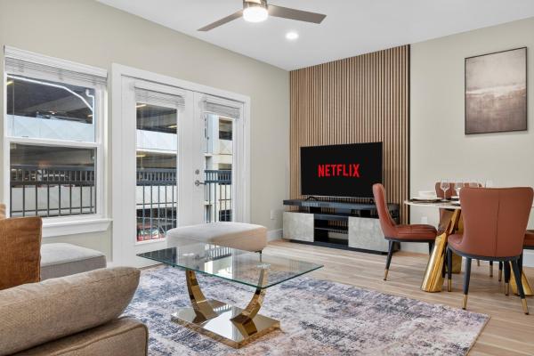 Stylish One Bedroom Uptown Dallas Stay With Free Parking Near West Village - Dalat