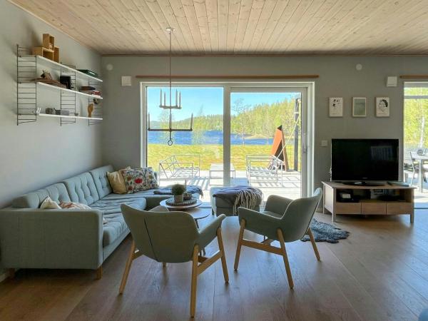 A la foto es mostra l'objecte Lake Cottage With Sunsets Over Försjön situat a la ciutat de Eksjö.