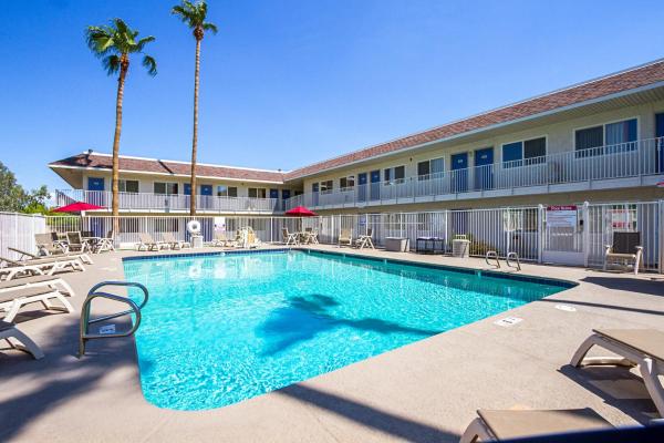 The photo shows the Motel 6 Mesa North located in the city of Mesa.