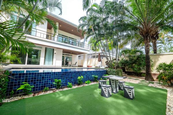 Pattaya Private 4-bedrooms, 5-bathrooms Pool Villa - Pattaya City