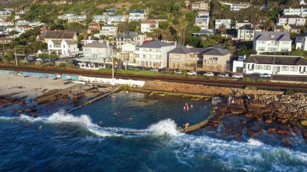 På bilden syns objektet Dalebrook Place - Unit 6 som ligger i staden Kalk Bay.