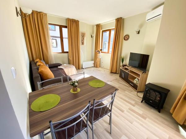 På bildet vises objektet DeLuxe Apartment 2OOm from Gondola som ligger i byen Bansko.