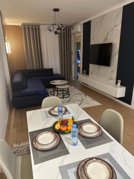 A la foto es mostra l'objecte Steisi Luxe Apartment Tirane situat a la ciutat de Tirane.
