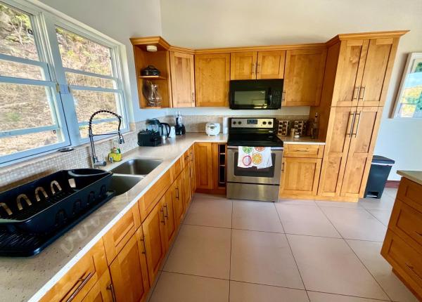 Фотография 7: Sunset Sol - 3 Bedroom Breathtaking Ocean Views near Hermitage Bay