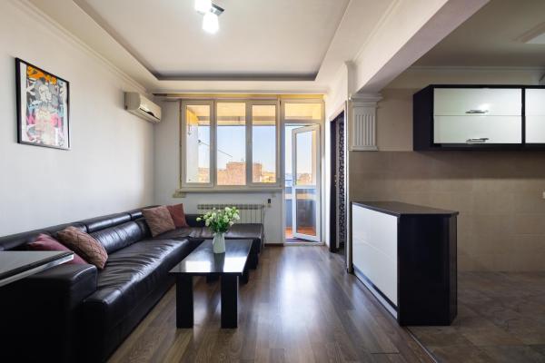 På billedet ses objektet Yeznik Koghbatsi - Amiryan crossroads 1 bedroom comfy apartment with Balcony KO100 beliggende i byen Jerevan.