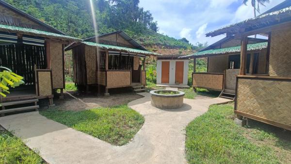 Nella foto è visibile l'oggetto Tony's Country Glamping with chalet with private wash room accommodation situato nella città di El Nido.