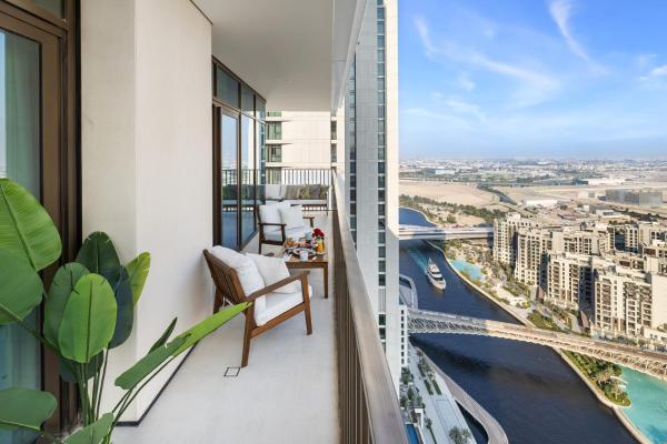 Na zdjęciu widoczny jest obiekt BLVD-Manhattan Vibes 4BR High Floor Creek położony w mieście Dubaj.