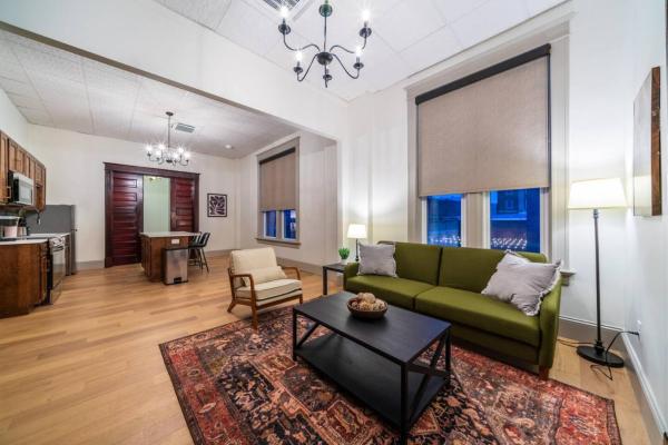 The Plum Suite - Missouri