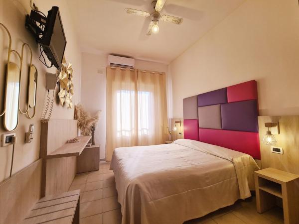 På billedet ses objektet Hotel Gladys beliggende i byen Cesenatico.