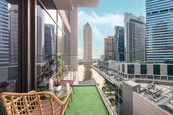 Auf dem Foto ist das Objekt Brand New Building! 2 Double Bed! Ideal Location with 5-star Pool and Gym! in der Stadt Dubai zu sehen.