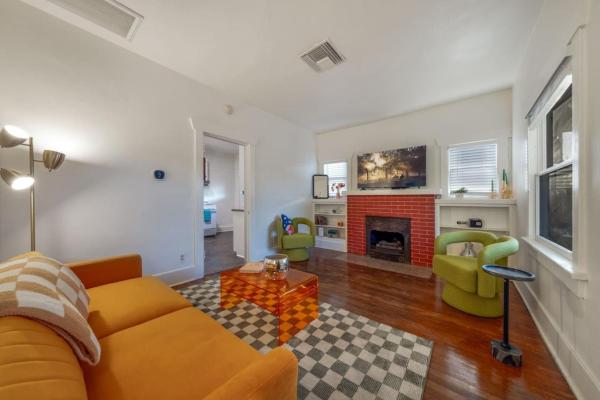Close To U Of A, Stylish And Cozy, 1 Br 1 Ba, Porch - Tucson, AZ