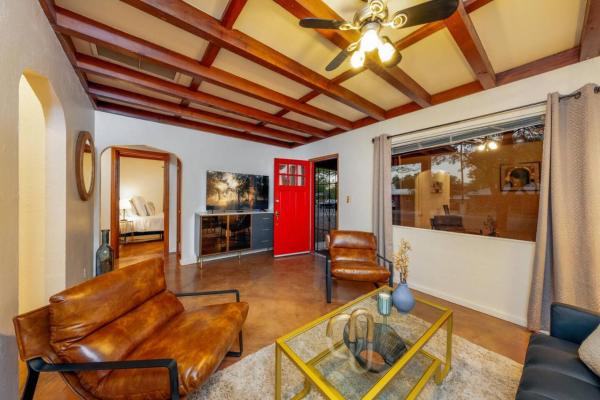 Near Tmc, Central, 3 Br And 1 Ba, Fenced Yard - Tucson, AZ