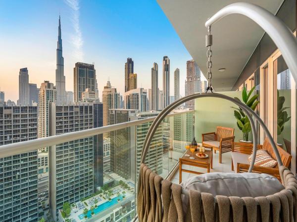 A la foto es mostra l'objecte Charming & Cozy 1BR Burj Khalifa Skyline View situat a la ciutat de Dubai.