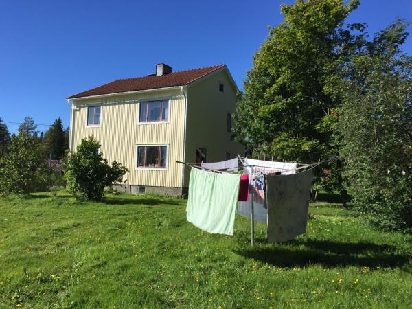 На фото показан объект Villa Insikt Pensionat & Kursgård, расположенный в городе Storsävarträsk.