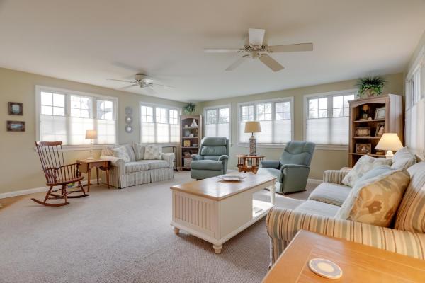 Westerly Retreat ~ 1/4 Mi To Private Beach! - Rhode Island