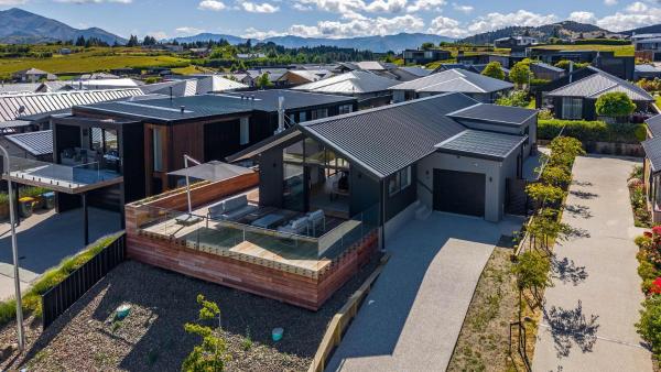Mountainlight Escape - With Lake And Alpine Views - Wanaka