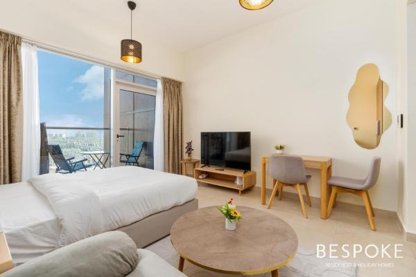 På billedet ses objektet Bespoke Holiday Homes - Cozy Modern Studio in Samia by Azizi beliggende i byen Dubai.