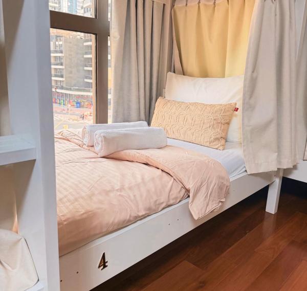 På billedet ses objektet Smile Home Marina JBR Bed space beliggende i byen Dubai.