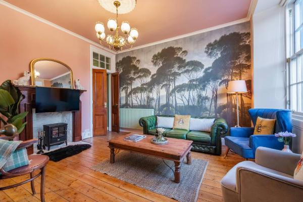 Iconic Royal Mile Residence - Edinburgh