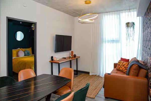 The photo shows the Secrt Sabana 2BR · Spacious Living · Pool & Gym · Parking · Apt 2209 located in the city of Hatillo.