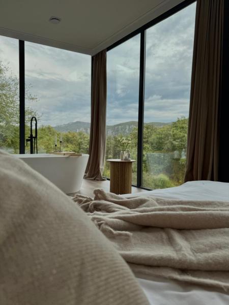 A la foto es mostra l'objecte Nest House situat a la ciutat de Dubova.