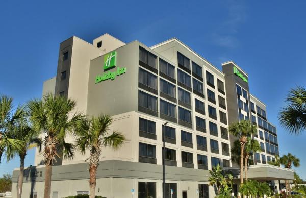 The photo shows the Holiday Inn Orlando East-UCF Area by IHG located in the city of Bithlo.