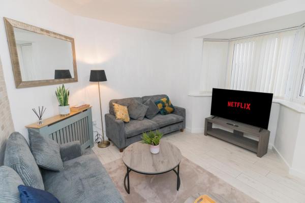 Wolverhampton-free Parking-sleeps 6-near M6 - Wolverhampton