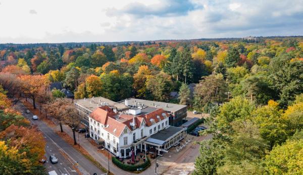The photo shows the Fletcher Hotel Apeldoorn located in the city of Apeldoorn.