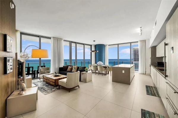 Penthouse Vacation Beach Resort - Hollywood, FL