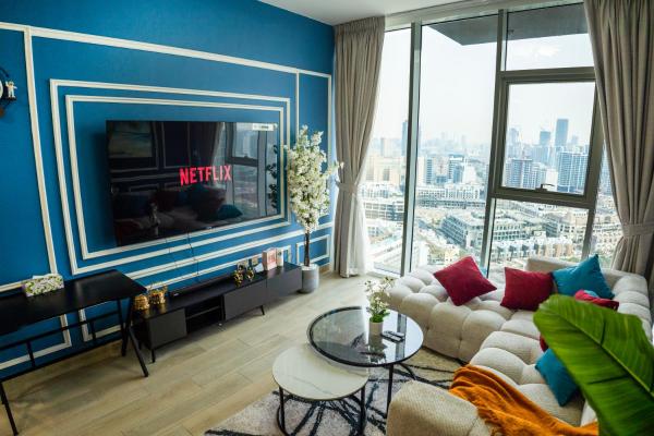 På billedet ses objektet Bloom Tower B-Stunning View-Luxurious Furnish-Pool View beliggende i byen Dubai.