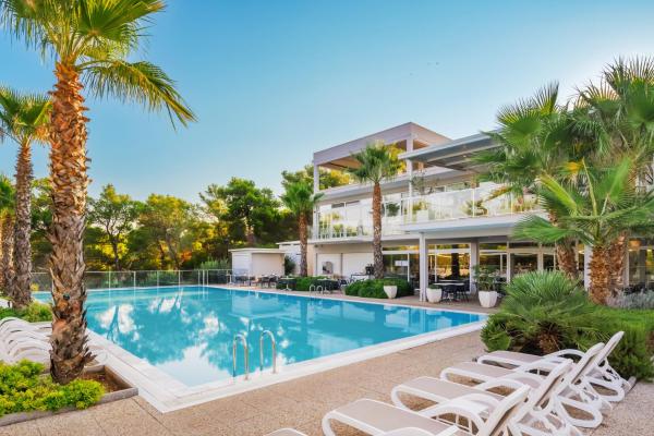 A la foto es mostra l'objecte Gava Waterman Milna Resort – All Inclusive situat a la ciutat de Milna.