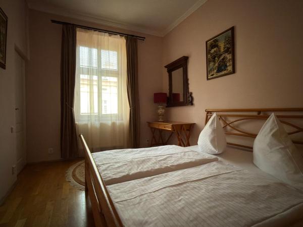 Vintage Charm In The Heart Of Prague - Prag